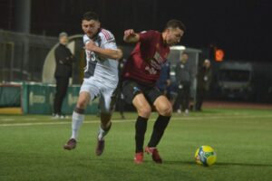 Gioca il Pontedera e vince. Grigi assenti