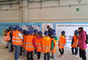 Gli studenti a scuola di teleriscaldamento