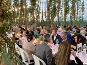 “Evasioni di Gusto”, 300 persone a cena nel luppoleto del carcere. E il ministro Cartabia ringrazia