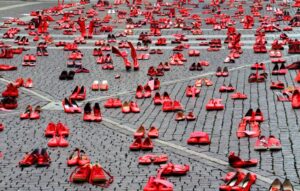 ‘Neanche con un fiore’: contro la violenza sulle donne all’ex Kaimano