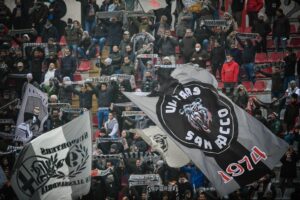 “Presidente, incontri i tifosi”