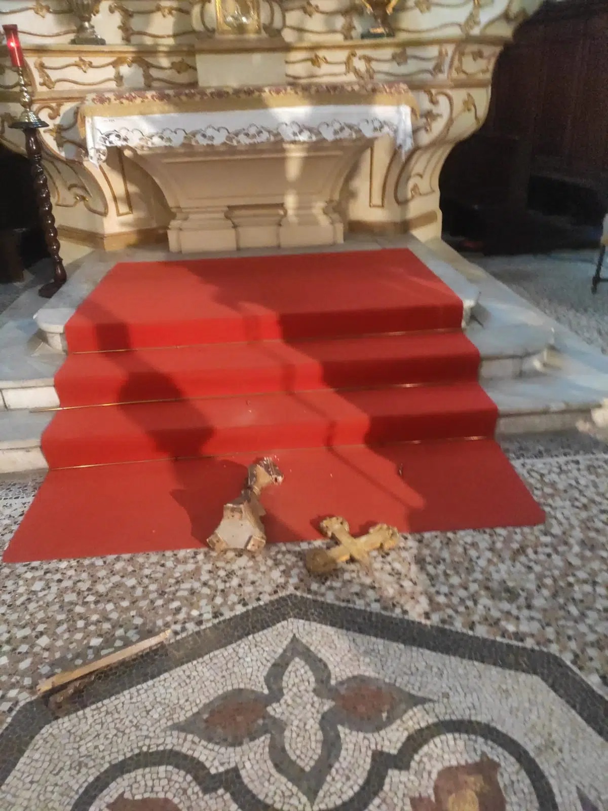 Marocchino espulso: il video dei danneggiamenti in chiesa