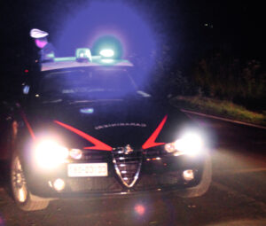 Via Caselli: donna sviene nell’androne dopo “le botte del compagno”