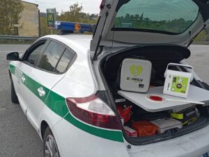 Alessandria, pioggia di oggetti da un alloggio
