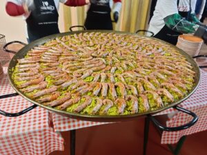 Cena della paella, Giardinetto pronto a fare festa