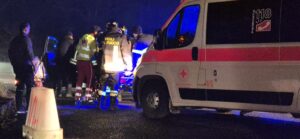 Incidente: tre feriti, un automobilista estratto a fatica