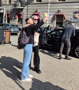 Morgan ad Alessandria, selfie con i fans