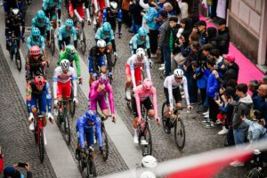 Spettacolo in rosa, il Giro conquista Acqui