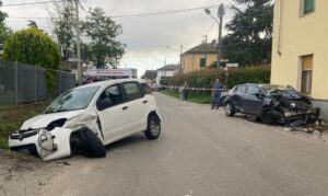 San Giuliano Vecchio: schianto tra due auto, ferite due donne