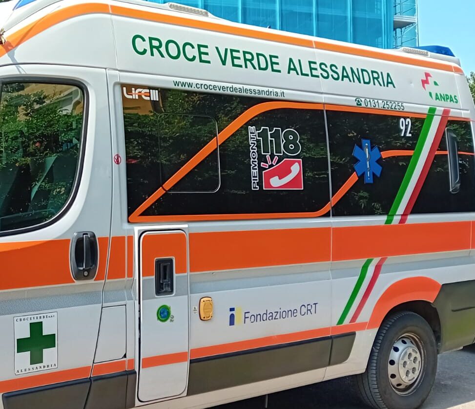 Altra sassaiola contro la Croce Verde: rincorso e bloccato l’autore