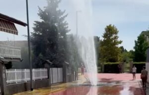 Geyser d’acqua a Valmadonna: guasto Amag durante Ferragosto