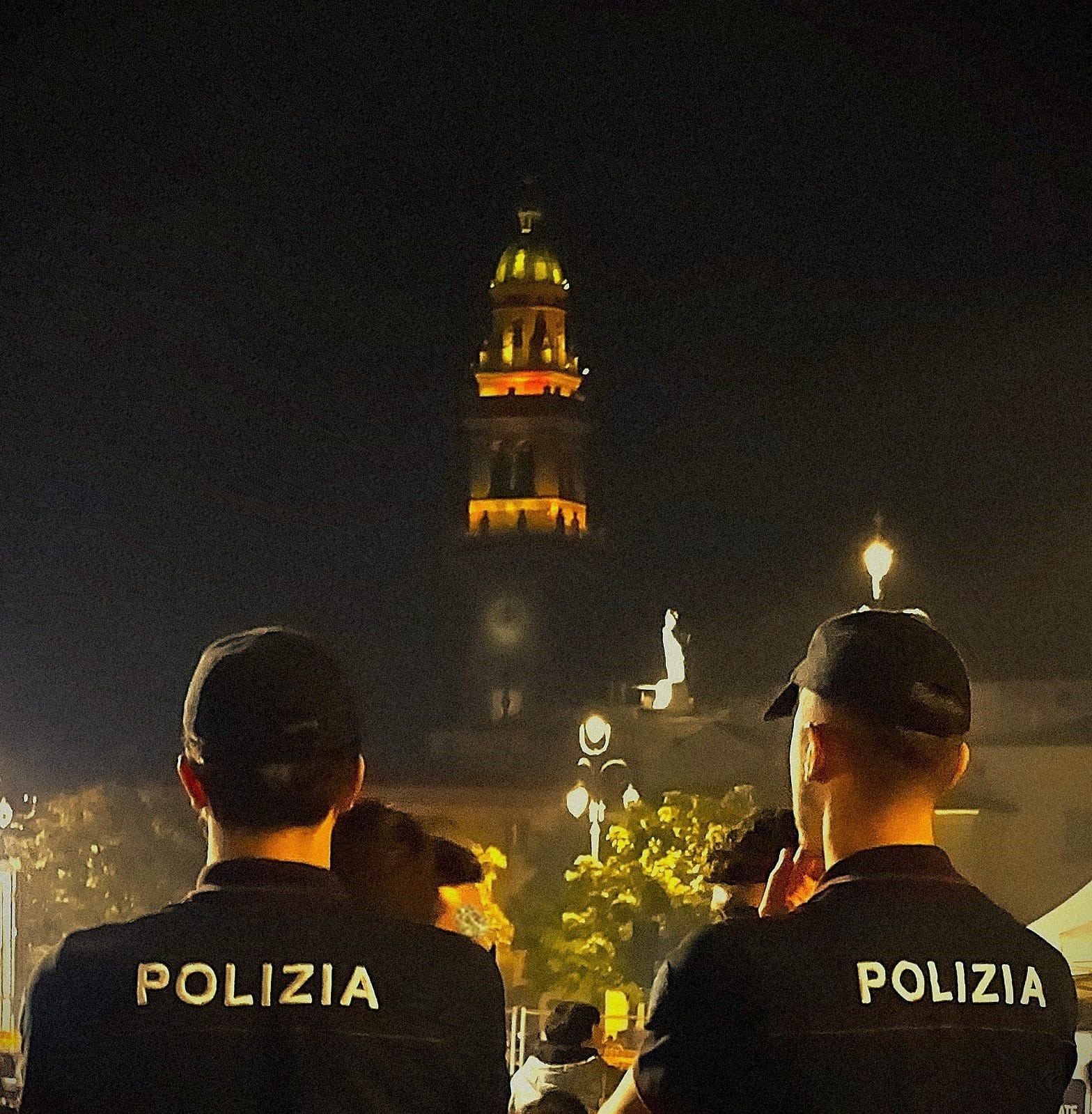 Villa del Foro: faccia a faccia col ladro e pugni sulla finestra, poi la fuga