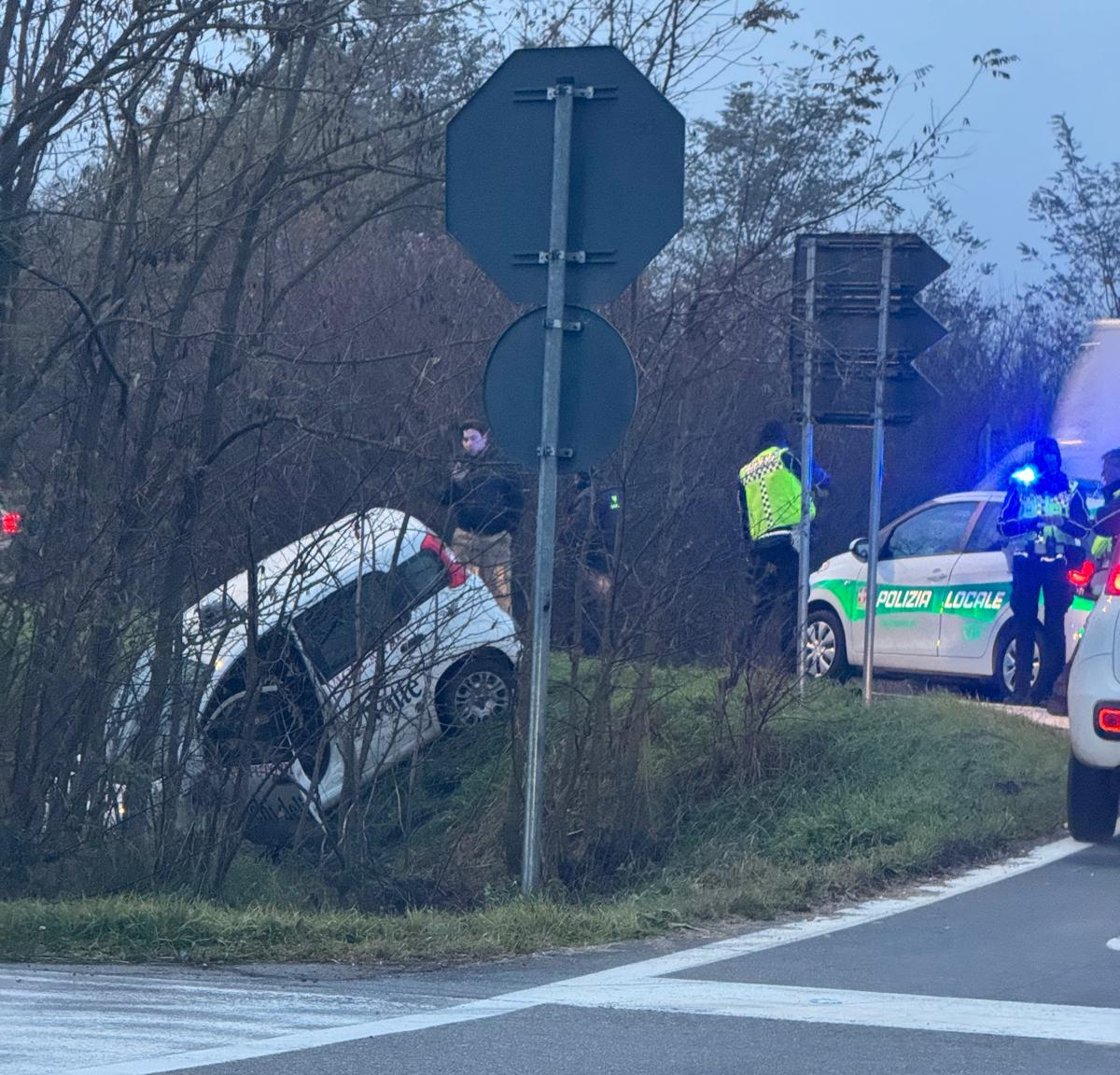 Alessandria: scontro frontale in strada per Casal Cermelli, traffico i tilt