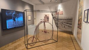 In sella ai bicicli, pedalando nella storia. Ad AcdB