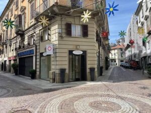 Alessandria: ciclista investe pedone, la soccorre, chiede aiuto e poi se ne va