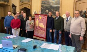 Carvè di Sgaientò: presentato il nuovo labaro ufficiale