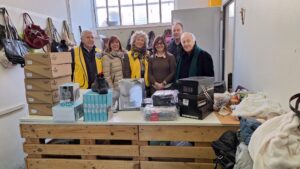 Lions Alessandria Host dona biancheria e scarpe alla Caritas