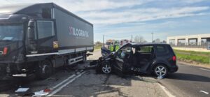 Castelceriolo: auto sotto un camion all’uscita del casello autostradale
