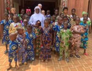 Risate solidali a Parvum: in scena “Quattro divorzi e un matrimonio”