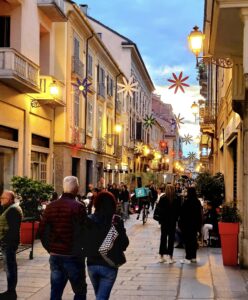 Alessandria, via Dante torna protagonista con una grande festa
