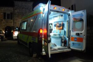 Piazza Santo Stefano: si affrontano con coltello e bottiglie, due feriti