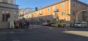 Alessandria, auto ribaltata in via Marengo: 83enne all’ospedale in gravi condizioni