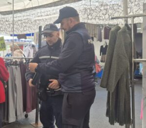 Alessandria, controlli al mercato cittadino: lavoratore irregolare e violazioni amministrative