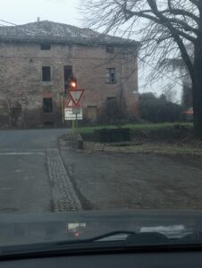 Torre Garofoli, da mesi il semaforo non funziona