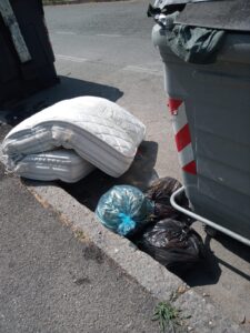 Alessandria, rifiuti in via Bonardi. Antinucci (Pd): «L’inciviltà deve finire”