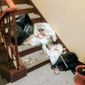 Alessandria: condominio nel caos, Atc igienizza le scale e lavora a una soluzione