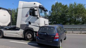 Alessandria: scontro in tangenziale, camion cisterna contro auto